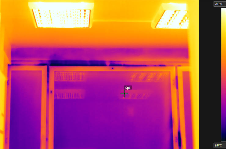 Термограмма окна тепловизором Flir T620